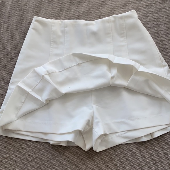Zara mini skirt/short under - Picture 4 of 4